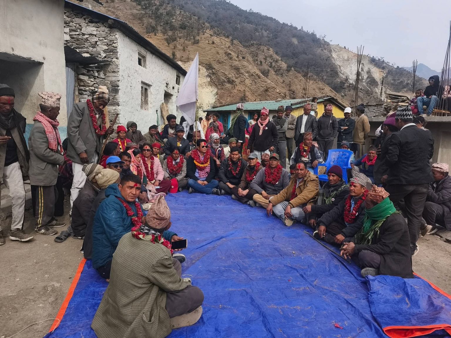 चुनावी सरगर्मीले तात्यो बाजुरा,मतदातालाई विश्वस्त पार्न हम्मेहम्मे छ उम्मेदवारहरूलाई