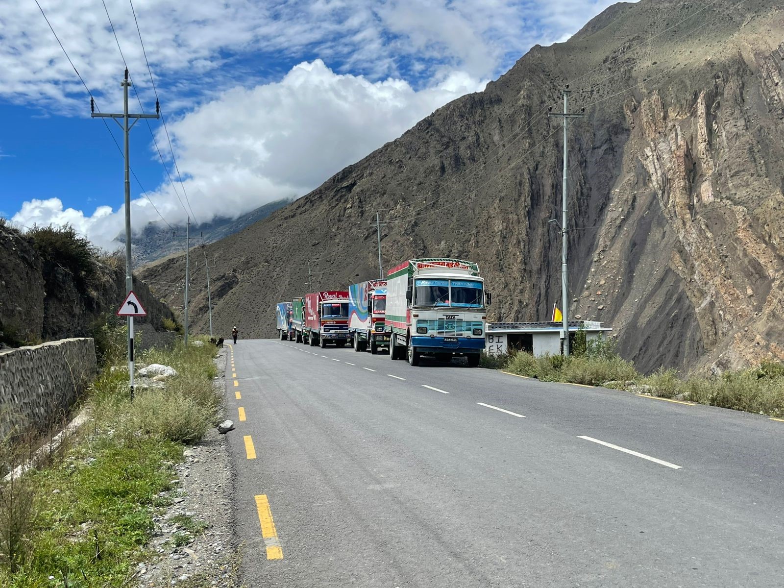 चिन जोड्ने केरुङ तातोपानी नाका बन्द भएपछि  कोरला नाकाबाट समान ल्याउने तयारी, १०८ कन्टेनर पुग्यो कोरला