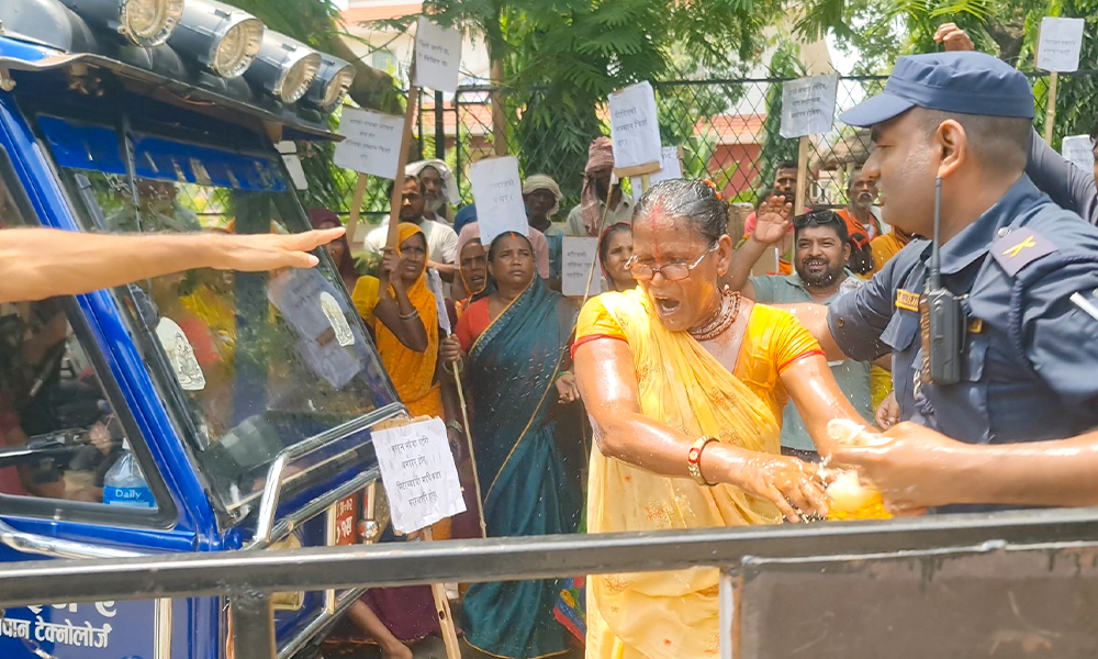धनुषामा मिटरब्याजी पीडित महिलाद्वारा आत्मदाहको प्रयास