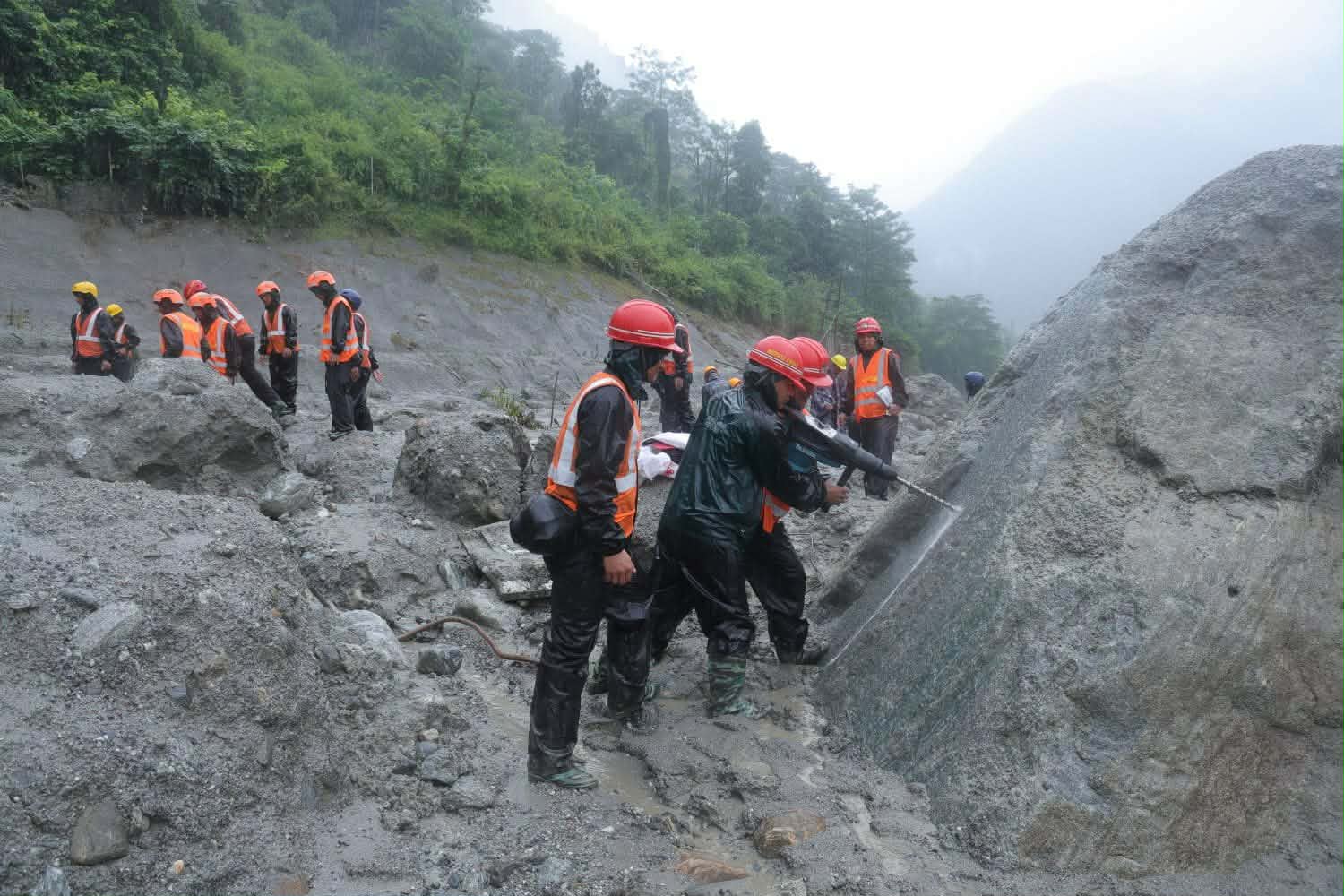 त्रिशूली ३ ‘ए’ सुरुङमा फसेकाहरूको उद्धार तीव्र, ८२ जना सुरक्षाकर्मीसहित भारतीय टोली परिचालन