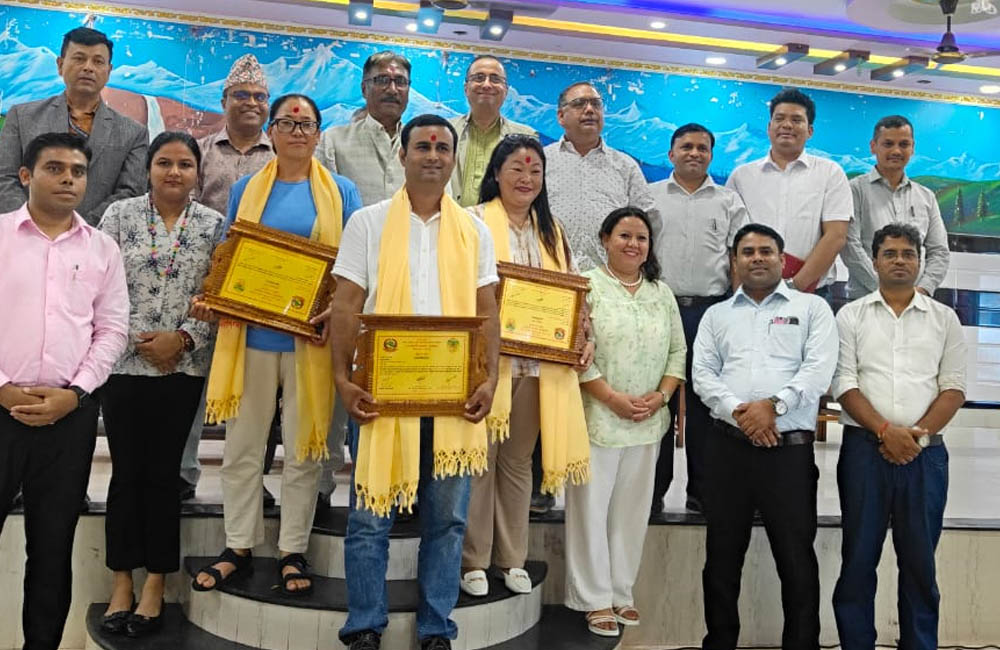 प्रधानमन्त्री रोजगार कार्यक्रम अन्तर्गत बेरोजगारले रोजगार पाइरहेका छन् : श्रममन्त्री भण्डारी