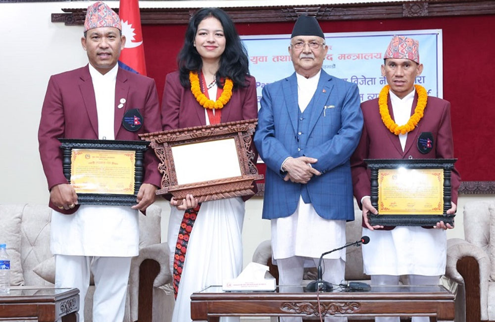 ओलम्पिक पदक विजेता पलेसालाई प्रधानमन्त्रीद्वारा ६५ लाख पुरस्कार प्रदान