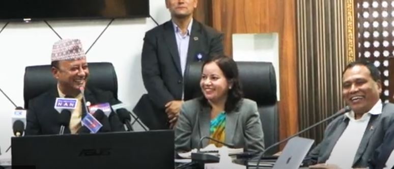 कुलमान घिसिङलाई हटाउन लागिएको छैन, यो सब हास्यास्पद हल्ला हो : उर्जामन्त्री खड्का