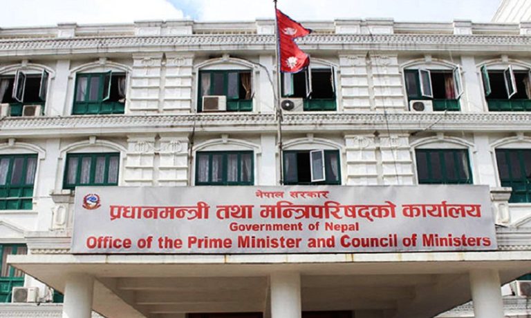 प्रधानमन्त्रीदेखि प्रशासनसम्मको अनुरोध : 'सकेसम्म घरमै बस्नु'