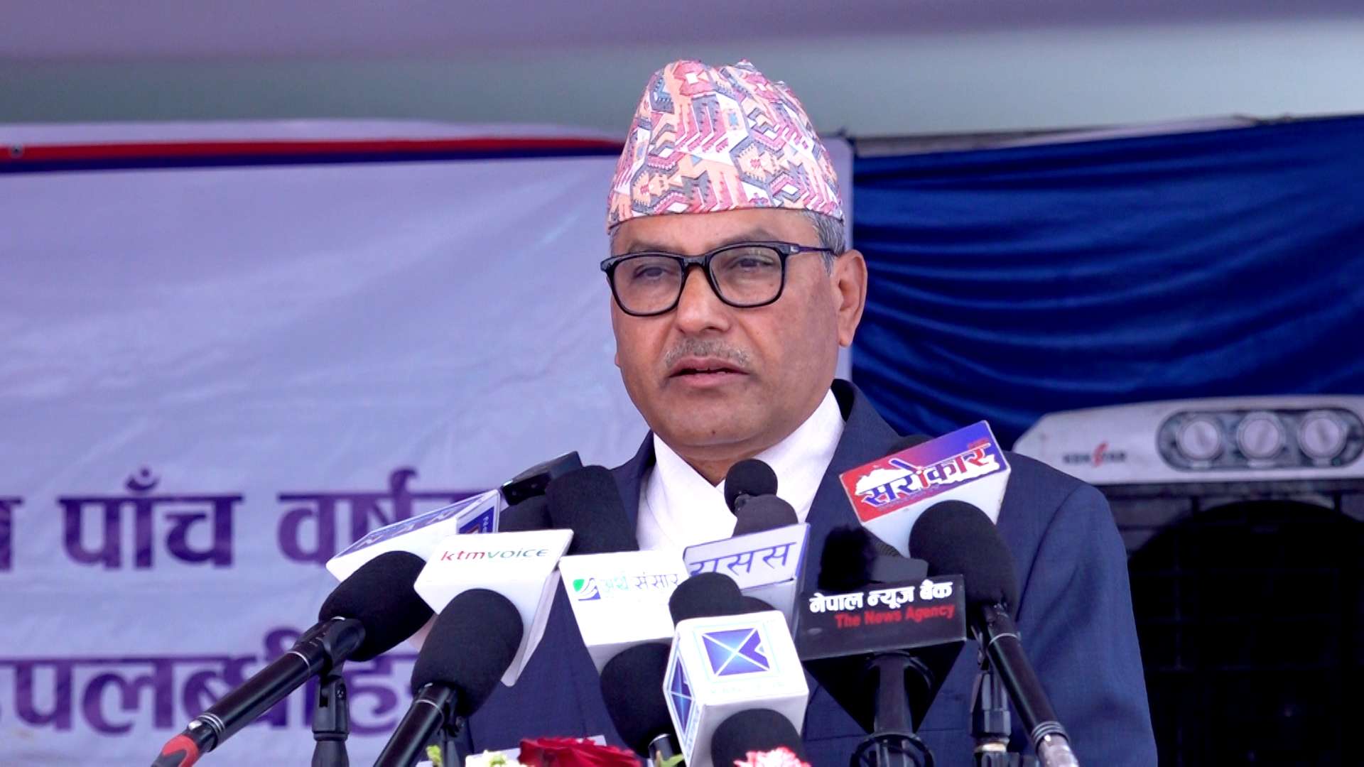 म बिदामा बसेकै छैन, पत्रकारहरुले बसाइदिए : गभर्नर अधिकारी