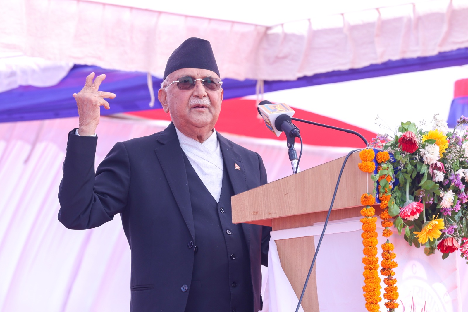 शिक्षकहरु आन्दोलनमा बसिरहनु पर्दैन,यो सरकारले सबैको समस्या सुन्छ : प्रधानमन्त्री