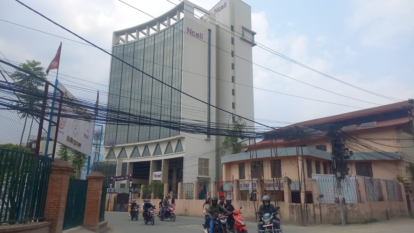एनसेलको बाढी र पहिरो प्रभावित ग्राहकलाई निःशुल्क डेटा